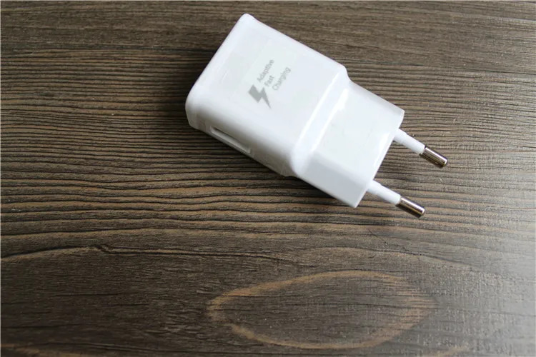 Сетевое зарядное устройство с USB портом для стандартных мобильных устройств GM 6/