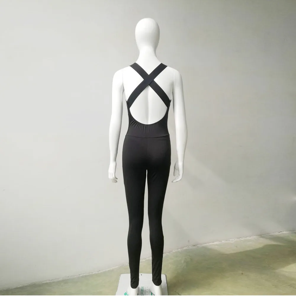 Женский спортивный костюм с глубоким v образным вырезом и открытой спиной для