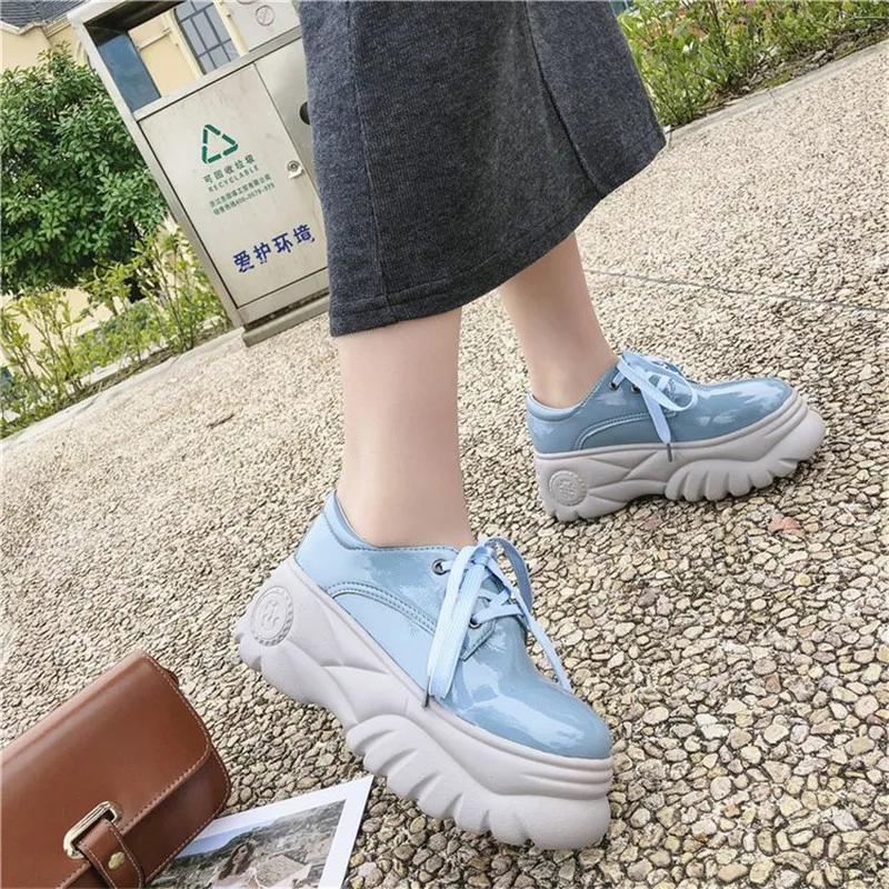 Женские туфли-лодочки из лакированной кожи на платформе | Обувь