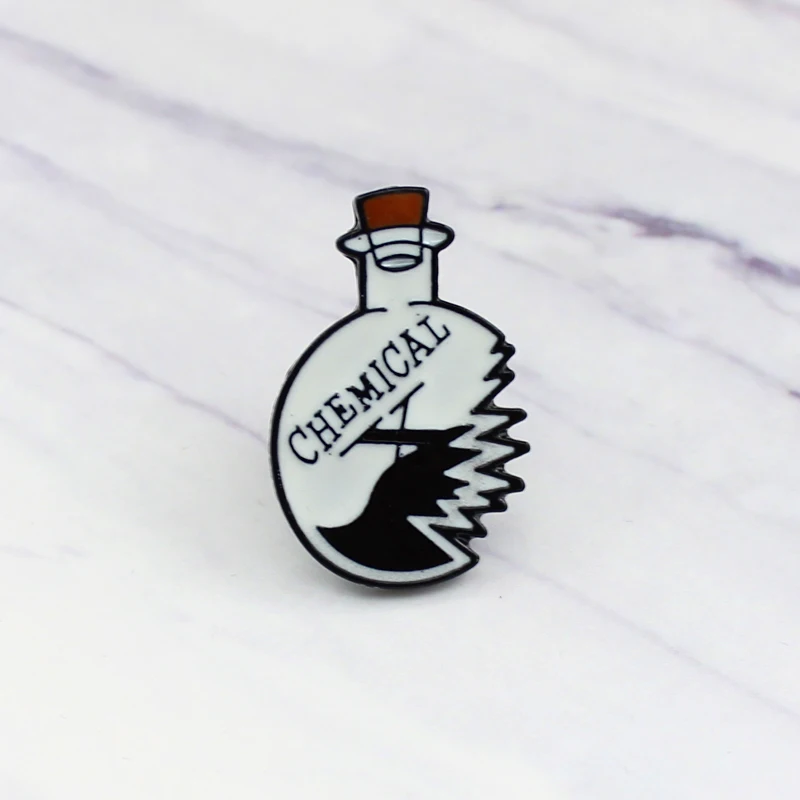 &quotХимическая&quot Бутылка Pin лабораторный эксперимент брошь сломанная