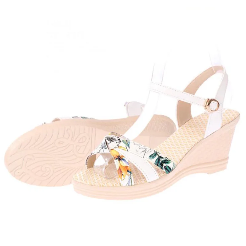 KNCOKAR Summer new color print flat slope and women's sandals chic simple air clasp high heel tide. | Обувь