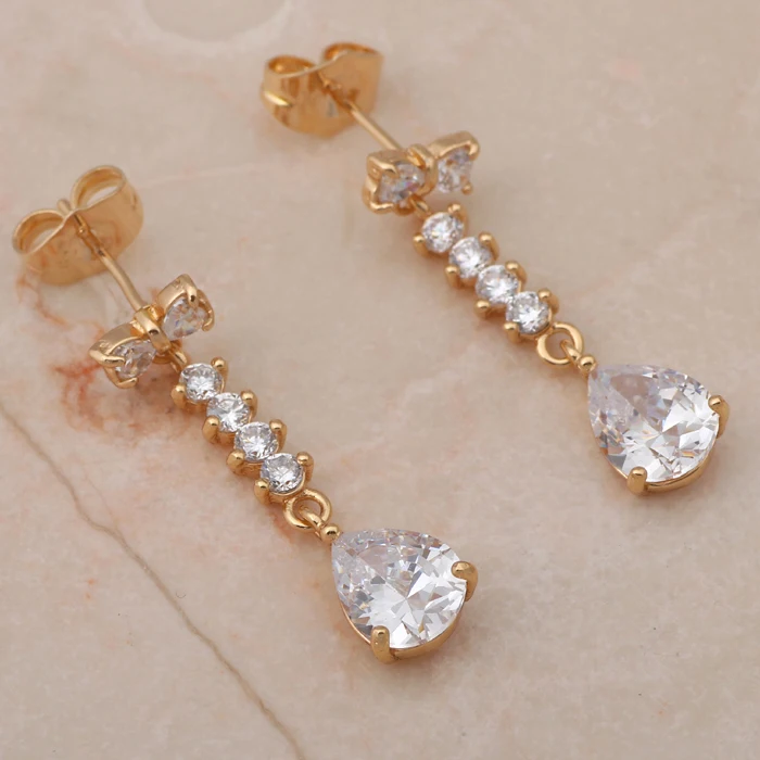 Серьги золотого оттенка в форме капли воды с белыми кристаллами брендовые модные