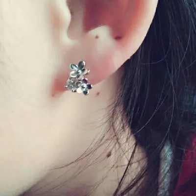 Модные женские серьги гвоздики серебристого цвета с кристаллами и двойным