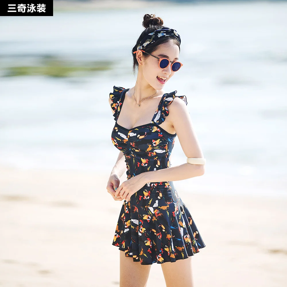 Женский купальный костюм со стальными юбками и маленькой грудью весна-лето 2017 |