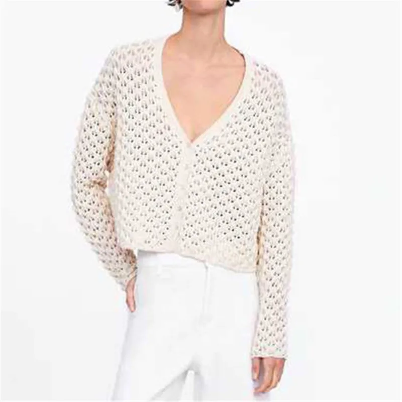 Свитер женский белый с длинным рукавом на кнопках треугольным вырезом большие