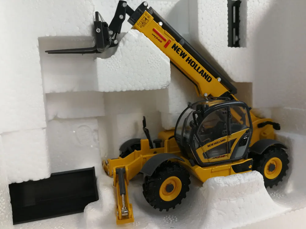 1:50 погрузчик New Holland LM 1745