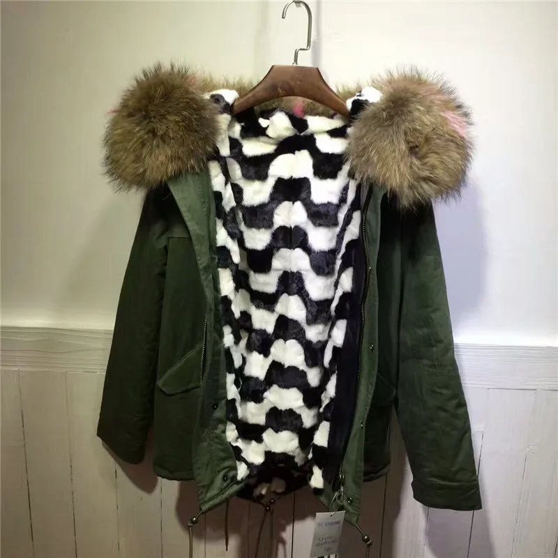 Красивая куртка на натуральном меху черная норковая шуба с большим натуральным и