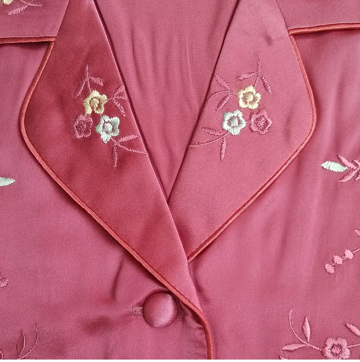 Женский пижамный комплект из двух предметов 100% шелк тутового цвета с вышивкой