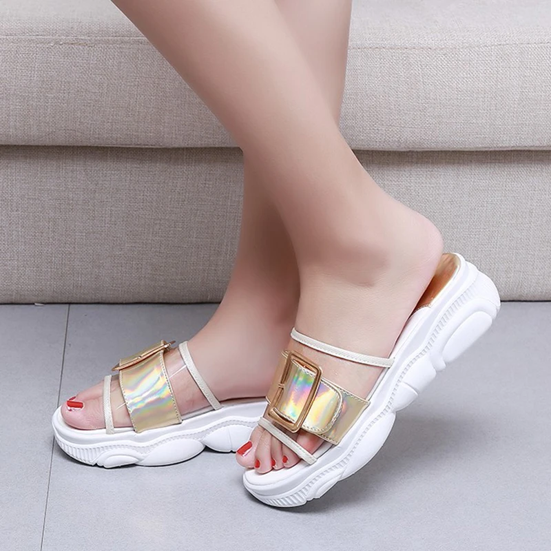 Шлепанцы на платформе с пряжкой женские шлепанцы пляжная обувь белого цвета