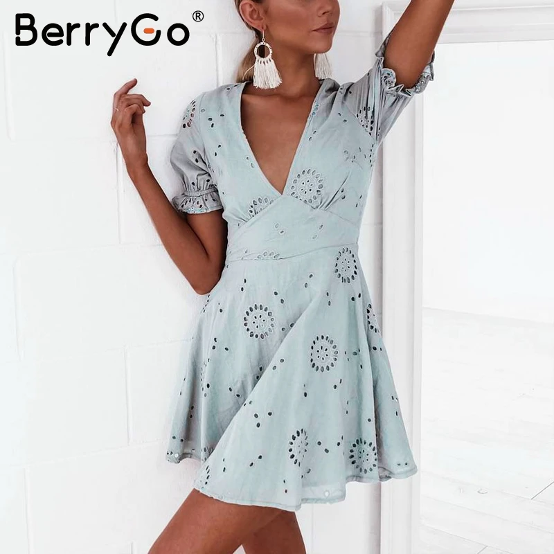 Женское платье с вышивкой BerryGo летнее пляжное из хлопка короткими рукавами