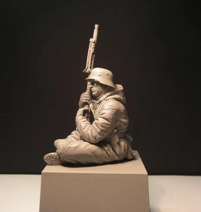 1/16 resin figure soldier model World War II sitting gk hand white mold military Norman war 157 | Игрушки и хобби