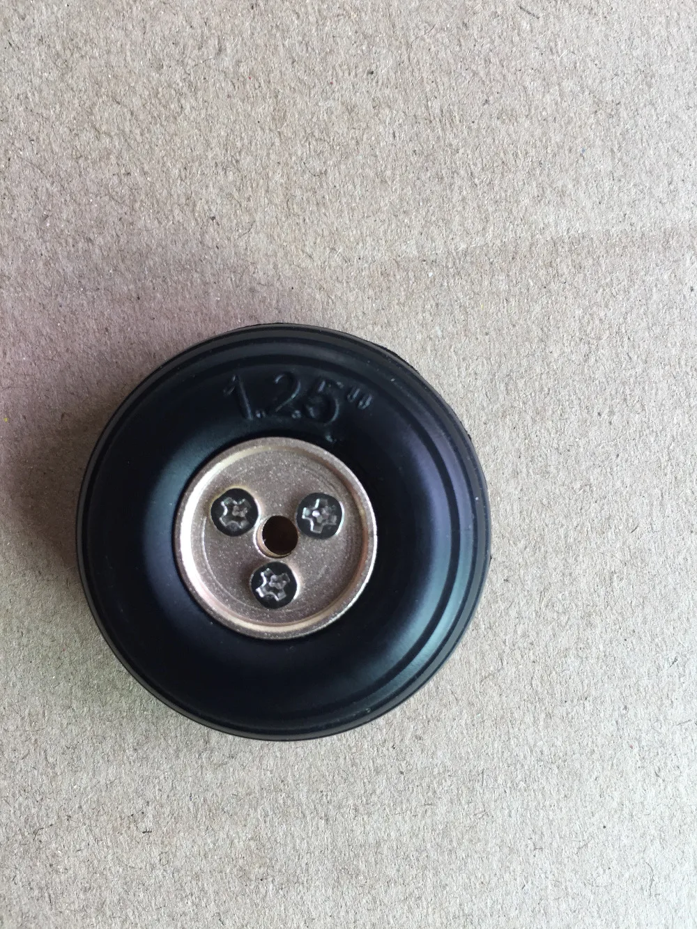 Полиуретановое колесо для радиоуправляемого самолета с алюминиевой втулкой