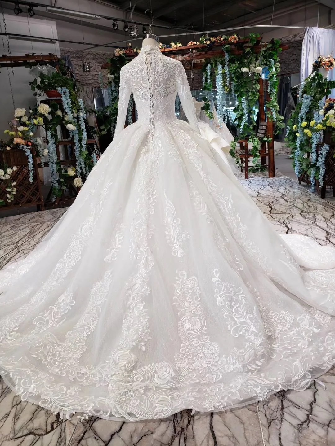 2019 Lace Crystal New Desgin Robe De Mariage Arabic Bridal Gown Islamic Long Sleeve Arab Ball Gown Lace Muslim Wedding Dress