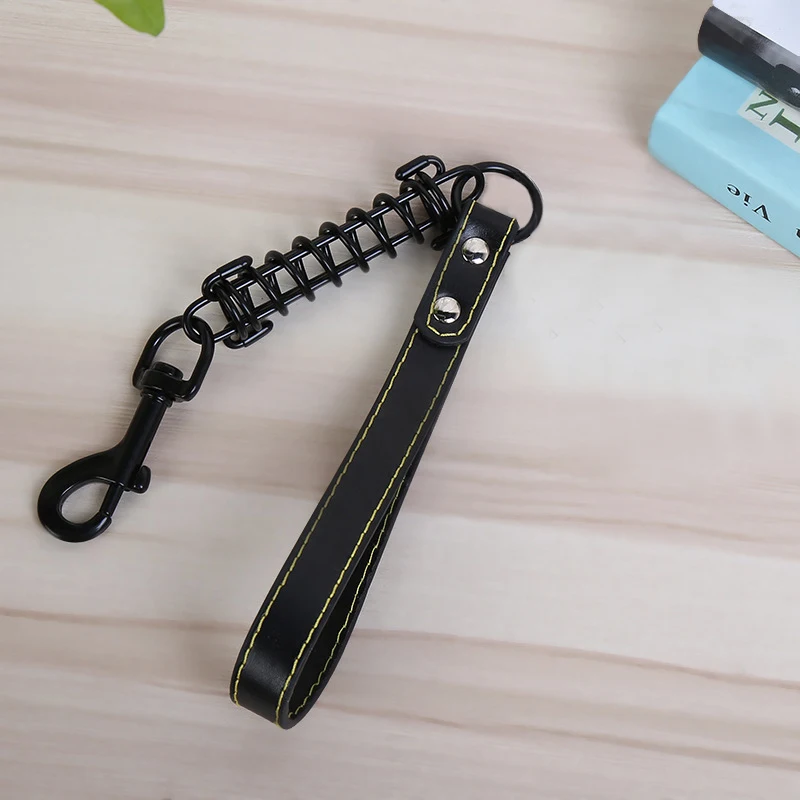 Поводок цепочка для собак из экокожи с защитой от взрывов ручкой черного металла