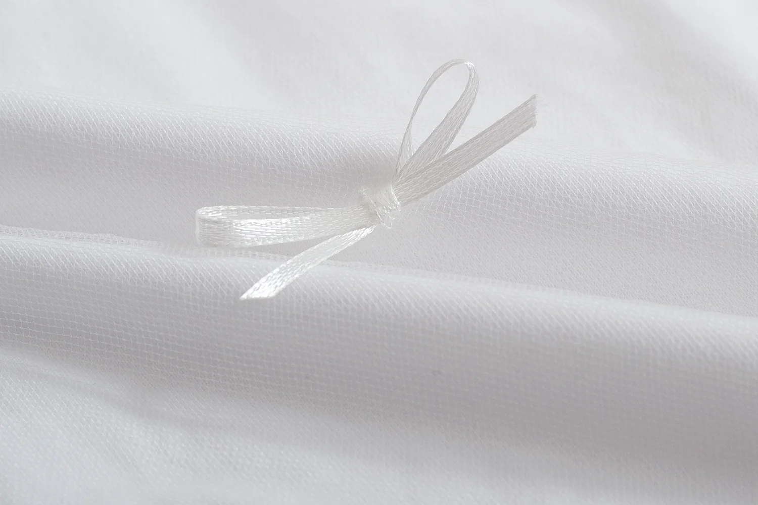 Женская Двухслойная футболка с бантом белая или черная из хлопка коротким