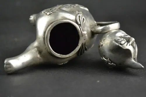 

Chinese Collectible Decorate Handwork Old Tibet silver carving cat Lucky tea pot