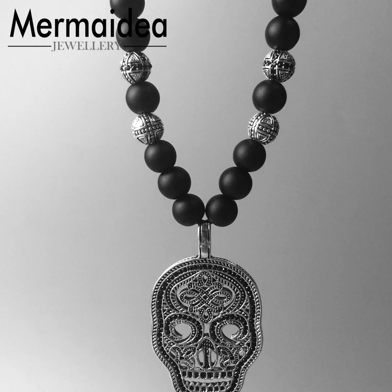 Длинное ожерелье с большим кулоном в виде черепа бусины кресты модное