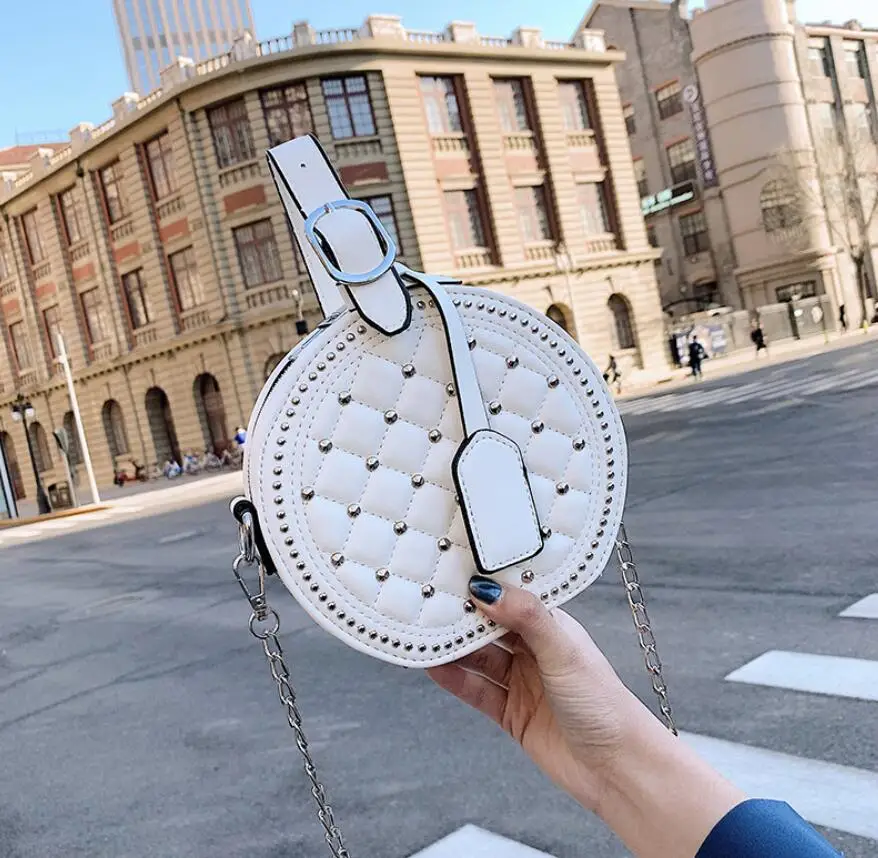 white Женские сумки, Круглый клатч, сумка на плечо, дамские ручные сумки, роскошные кожаные сумки с заклепками, женские сумки, розовые сумки на цепочке - Цвет: white