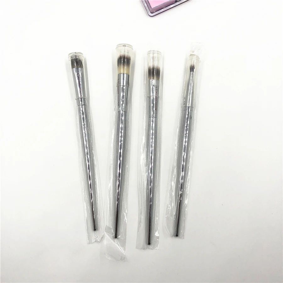 Набор кисточек для макияжа Live Beauty набор Silver It Cosmetics #203 #216 #221 хайлайтер кисти