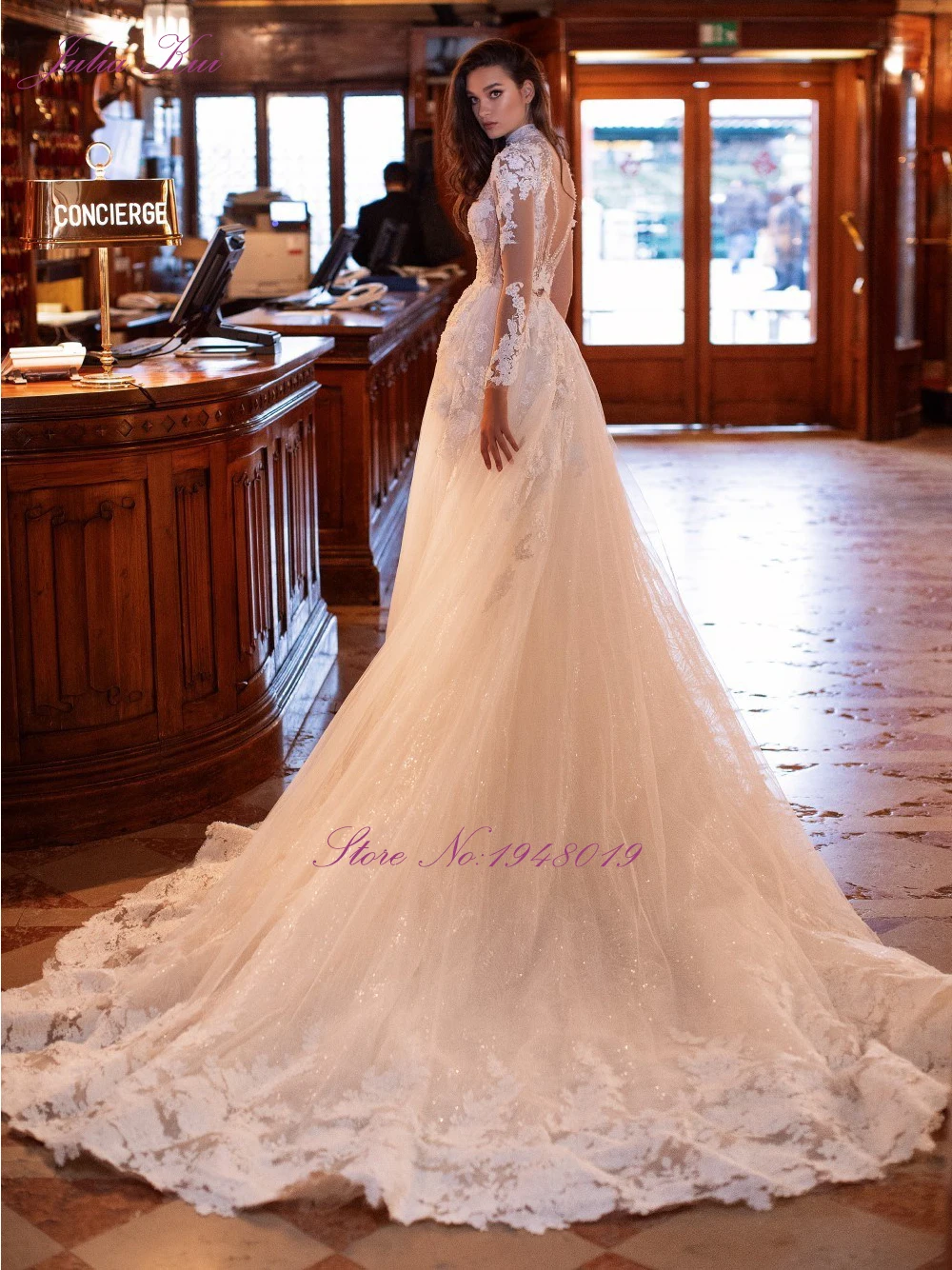 Julia Kui New Arrival Elegant V-Neck A-line Wedding Dress Sleeveless Court Train Floor-Length Backless Skirt Vestido de noiva