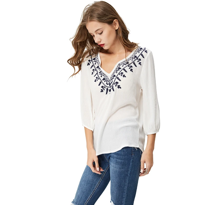 Женская шифоновая блузка с вышивкой белая винтажная в стиле ретро V образным
