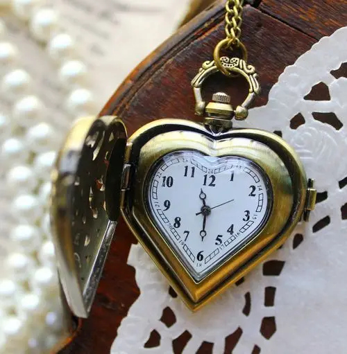 Free shipping wholesale vintage bronze antique hollow heart shaped top quality clock pendant necklace | Наручные часы