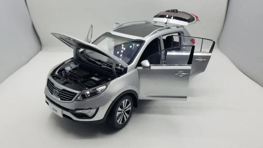 1:18 литая под давлением модель для Kia Sportage R 2011 серебро(краска сыпь) внедорожник редкий сплав игрушка автомобиль миниатюрная коллекция подарки