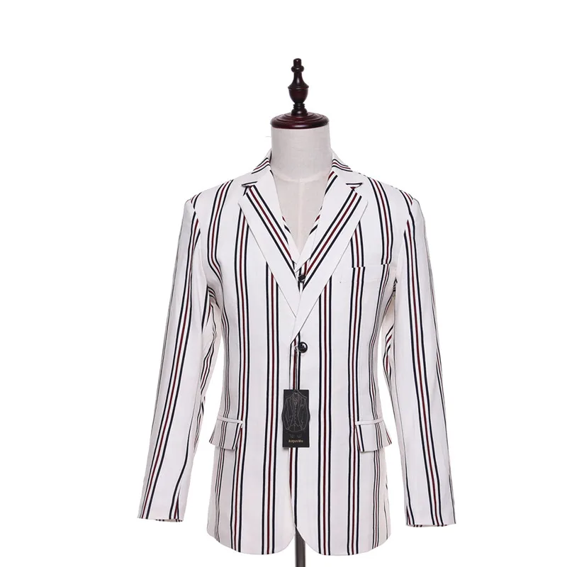 Мужской однобортный костюм в черно красную и белую полоску с отворотами деловой