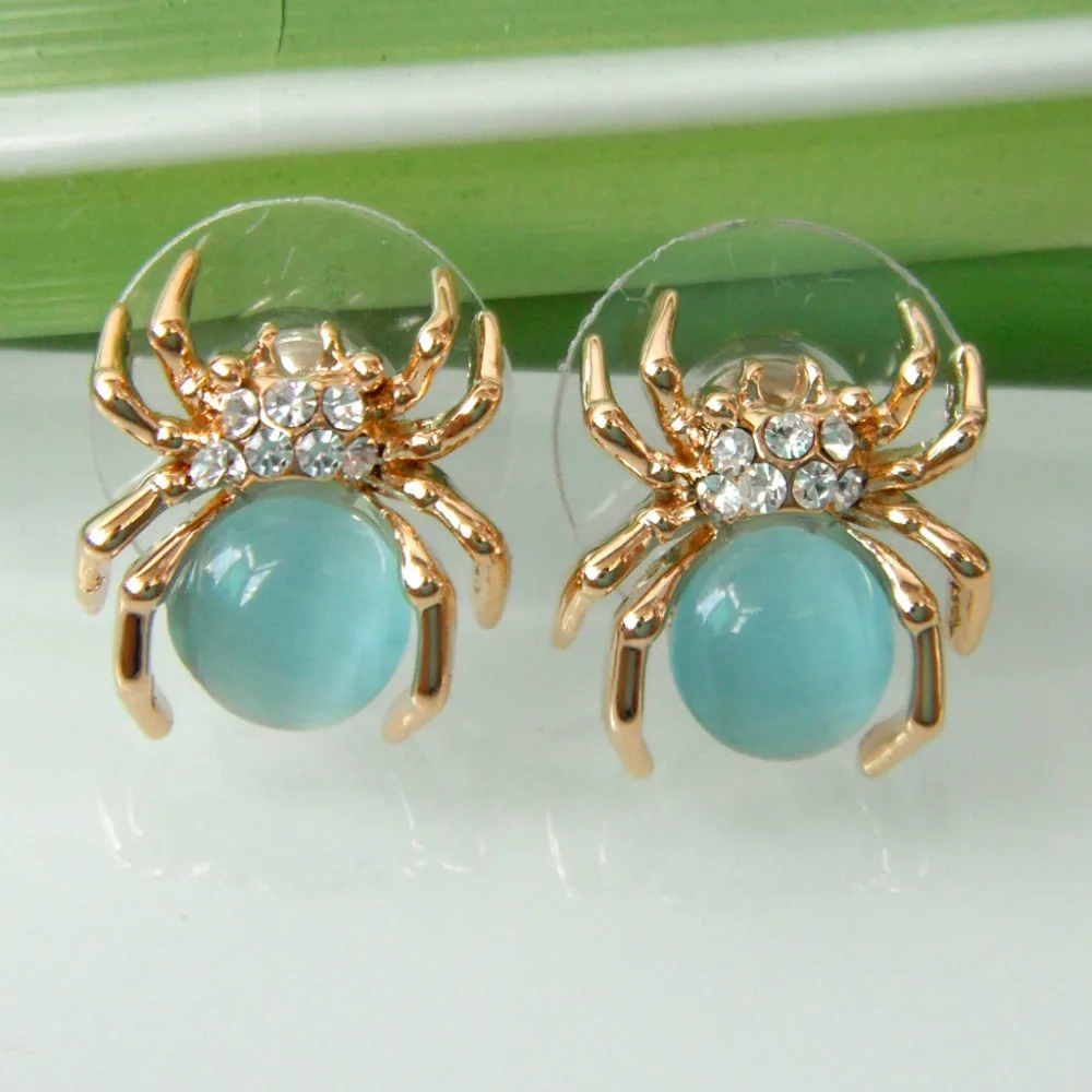 Серьги-гвоздики в форме паука тарантуса Navachi с голубым опалом и стразами SMT2402 |