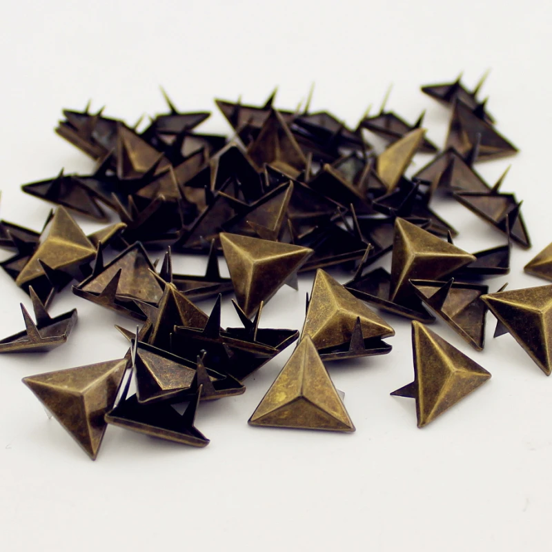 100 шт 2 размера когти Rriangle заклепки кожа ремесло 4 Цвета Панк-шипы для одежды DIY