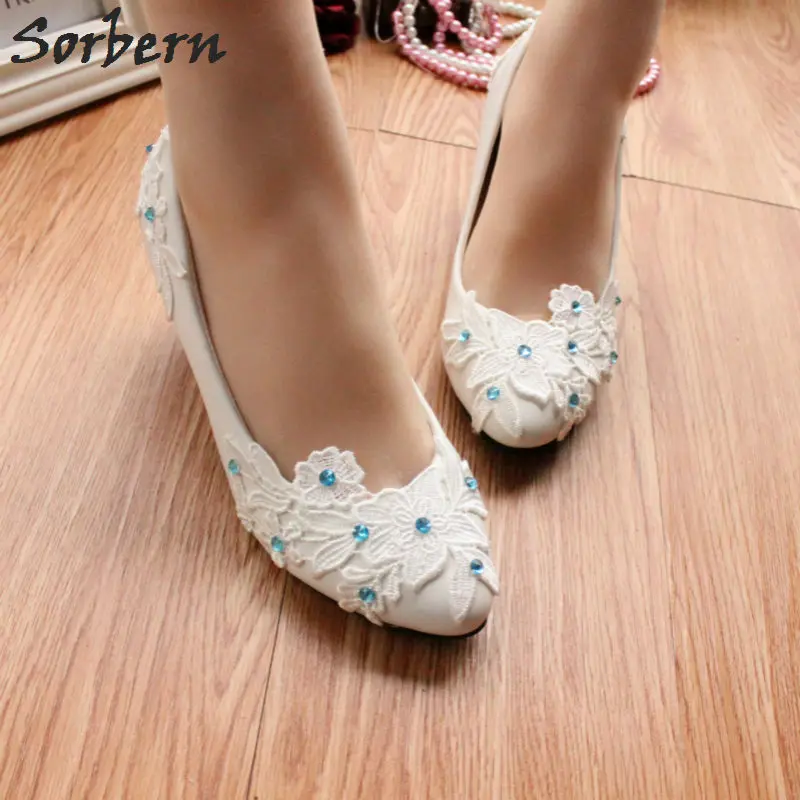 Женские туфли лодочки на каблуке 5 см с белыми цветами и кристаллами|Женские