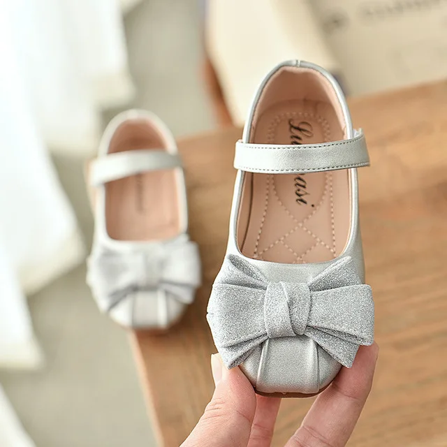 Серебристый Autumn New Kids Shoes Children leather Princess Shoes For Wedding Baby Girls Party Shoes 1-6 Year Old Golden Silver Black - Цвет: Серебристый