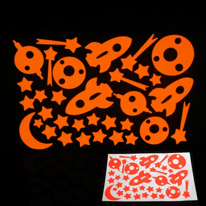 30/80PCS/sheet Luminous Moon Star Stickers Glow In The Dark for Baby Kids Bedroom Phone Case Decor Xmas Halloween Birthday Gift - Цвет: orange