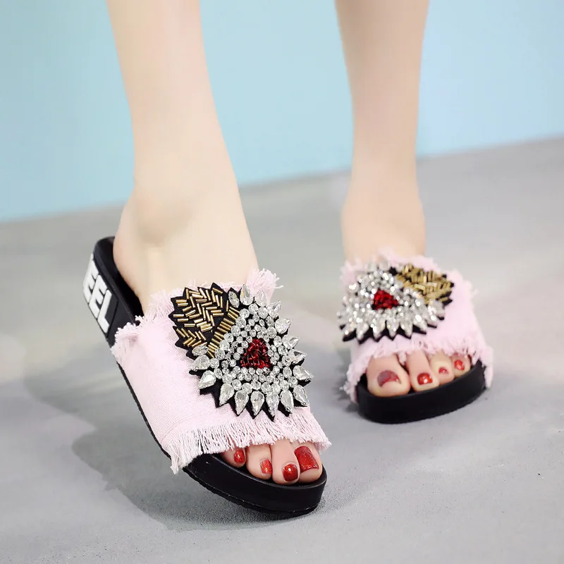 Летние шлепанцы для женщин и девушек новые сандалии на плоской подошве с