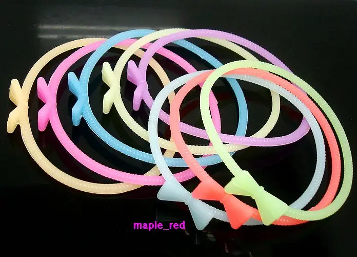 Оптовая продажа 100 шт./лот смешанный стиль ночные светящиеся огни эластичные силиконовые резиновые браслеты