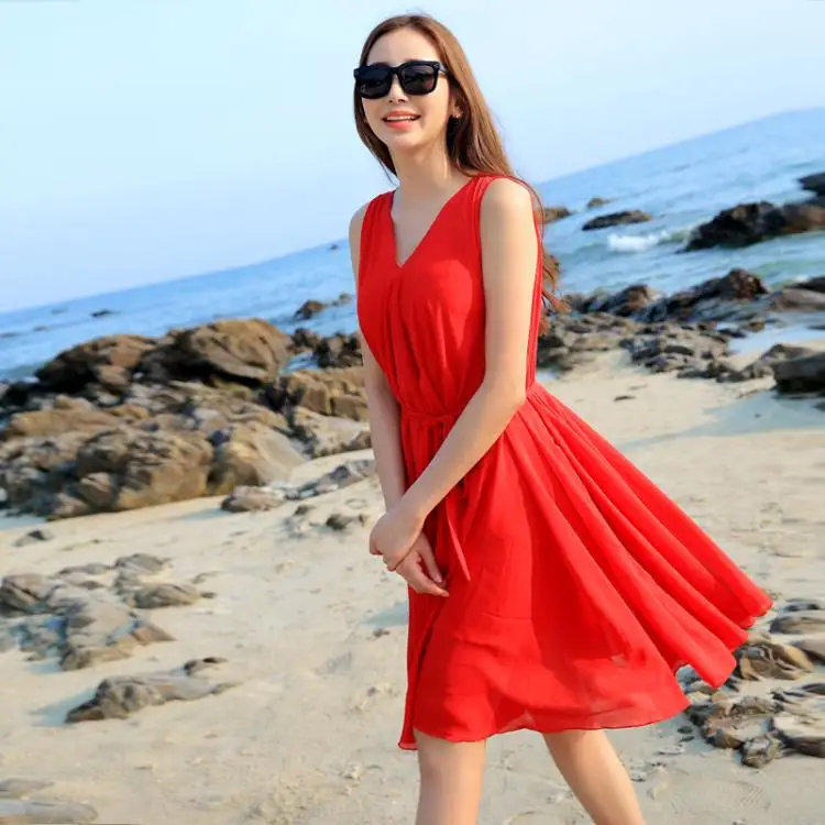 Длинное тонкое платье без рукавов с треугольным вырезом красное пляжное