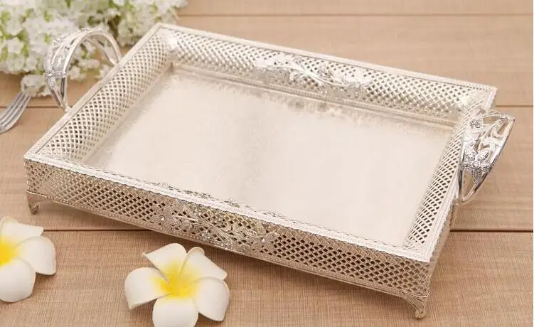 medium size silver Европейский модный прямоугольный полый металлический поднос бриллианты декоративный золотой поднос для хранения металлический отсекающий поднос золотые подносы FT042B - Цвет: medium size silver