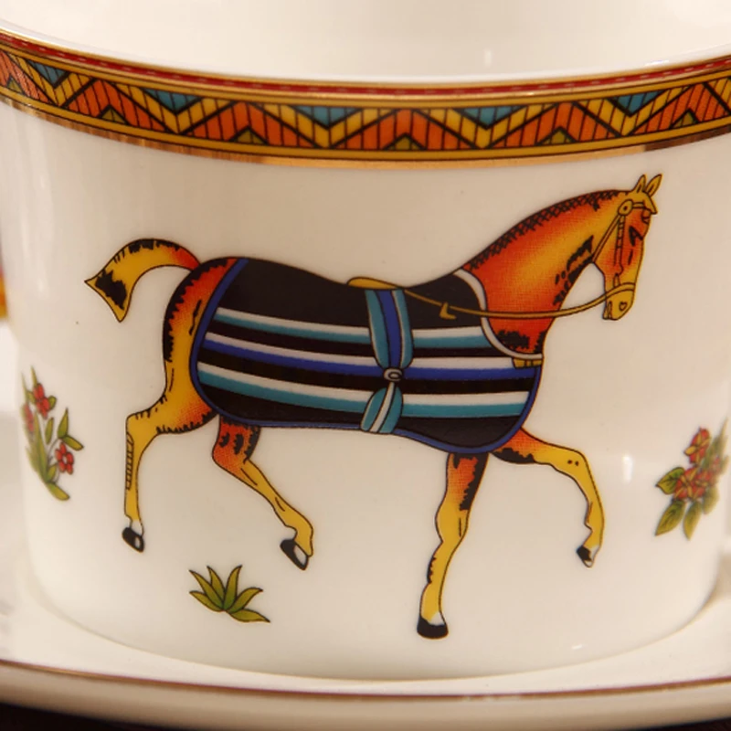 Фарфоровая кофейная чашка и блюдце из костяного фарфора дизайн Бог лошади контур