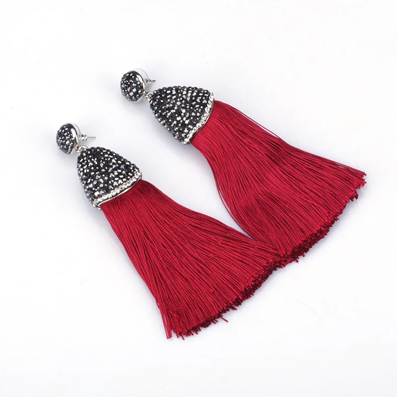 Женские серьги с кисточками Boho Maroon Cayenne красные плотные шелковые и стразами |