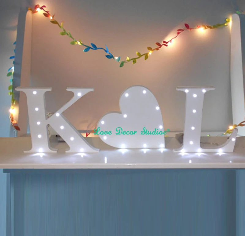 

Большой 3 шт. Красивые расписные инициалы СИД письмо НЕ ВКЛЮЧЕНЫ mr & mrs знак центр сердца добавил огни Свадебные украшения подарок