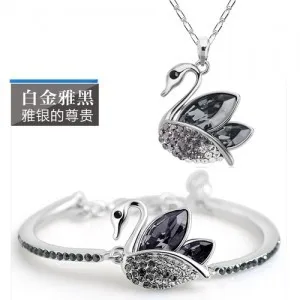 Набор ювелирных изделий из кристаллов подвеска в виде лебедя классический