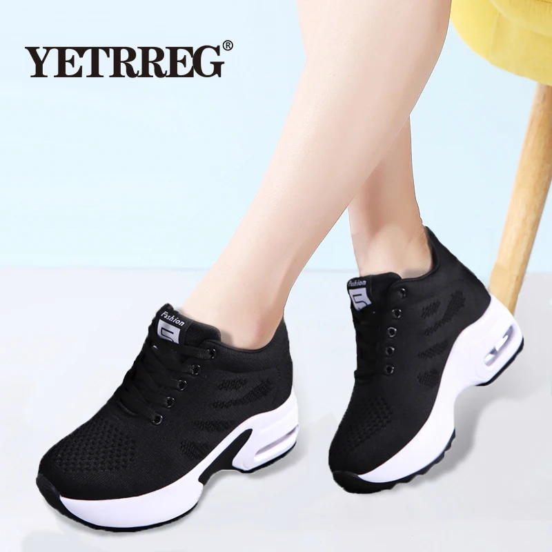 Новинка Осенняя женская модная обувь на толстой подошве удобные кроссовки