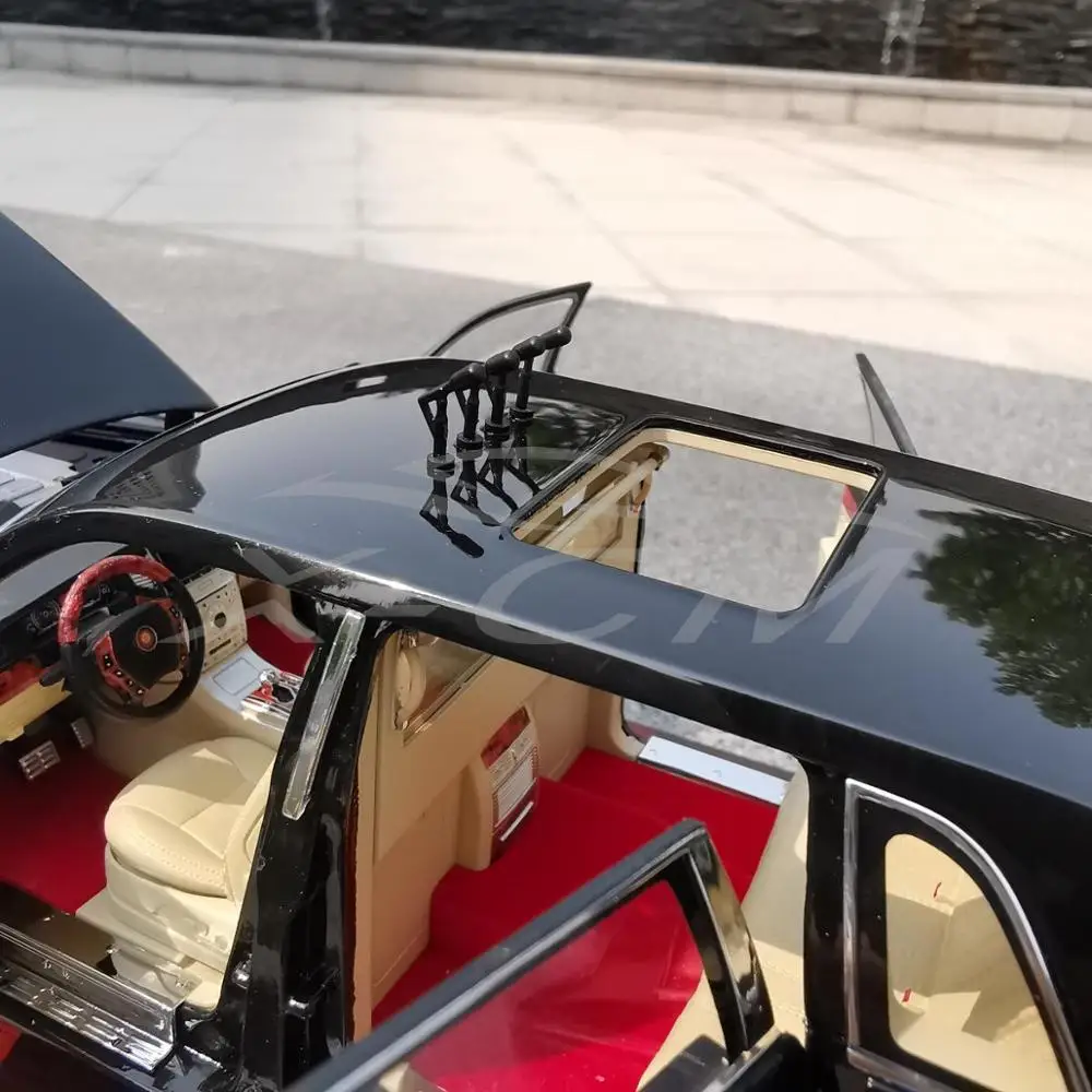 Модель автомобиля DiecastCar 1:24 70 лет парад на годовщину (черный) + небольшой подарок! |