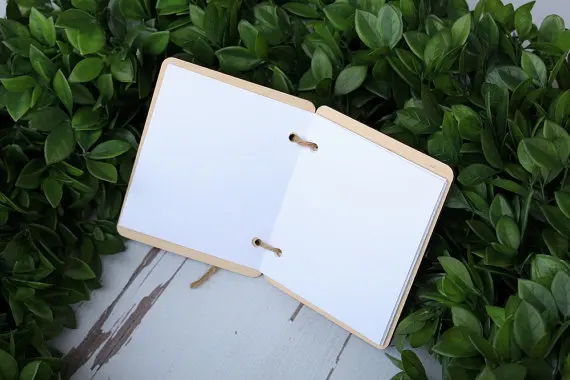 На заказ выгравированы свадьбы его ее деревенский деревянный обет Книга набор и