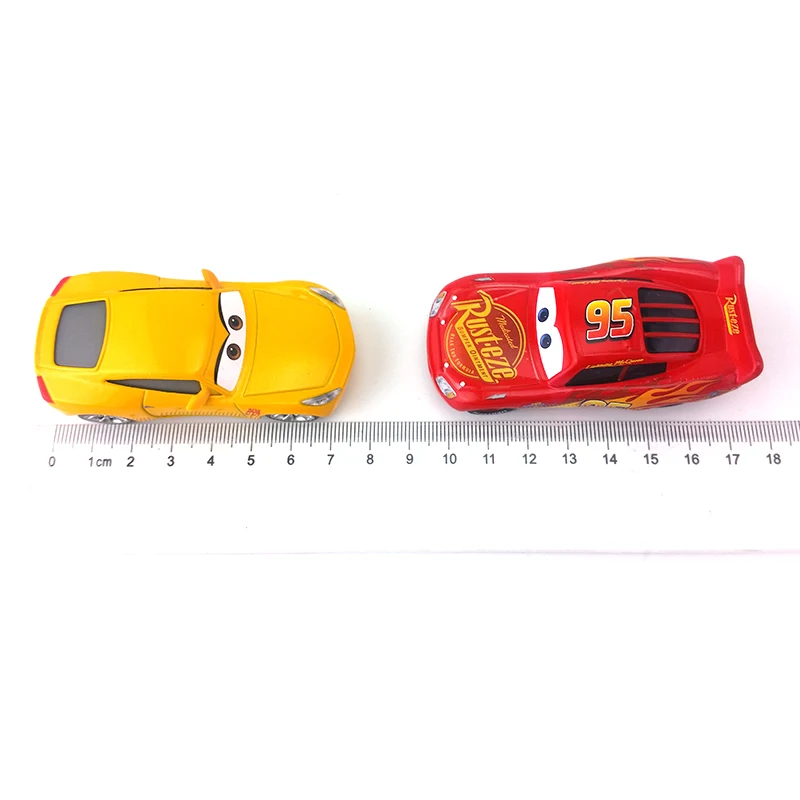 Disney Pixar Cars 3 Круз Рамирез и молния McQueen металлическая литая игрушка автомобиль 1:55 Свободные Новое и