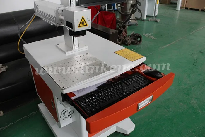 Волоконная лазерная маркировочная/гравировальная машина для металла с