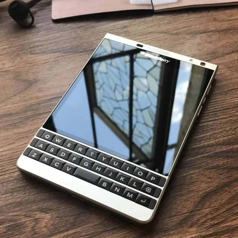 Оригинальный сотовый телефон BlackBerry Q30 разблокированный 3 Гб ОЗУ 32 ПЗУ камера 13