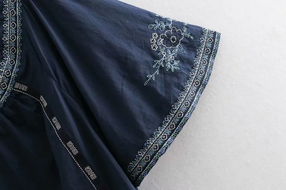 Wonder 2018 autumn vintage o neck embroidery pleat smock blouse shirt women back button casual femininas blusas retro pullover |