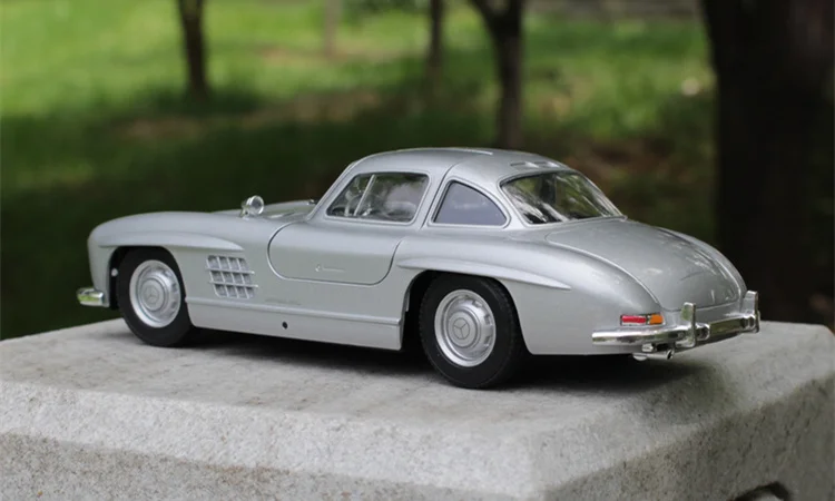Реалистичная Изысканная Коллекционная классическая модель автомобиля benz 1/24 SL из