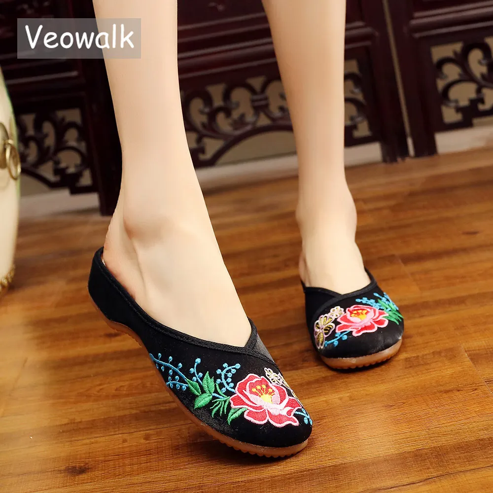 Veowalk Женские Фланелевые хлопковые тапочки с цветочной вышивкой закрытым носком
